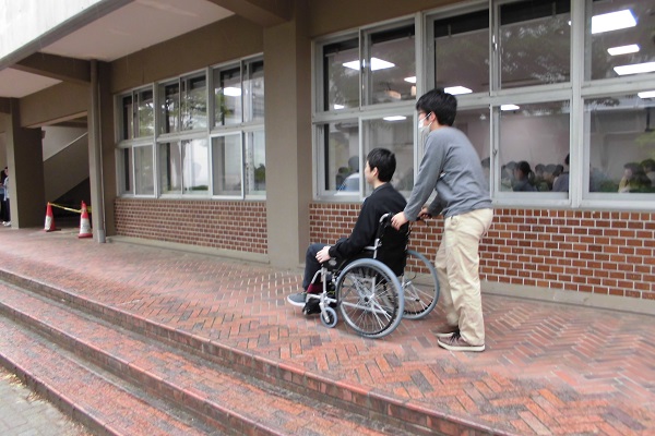 車イス介助の演習